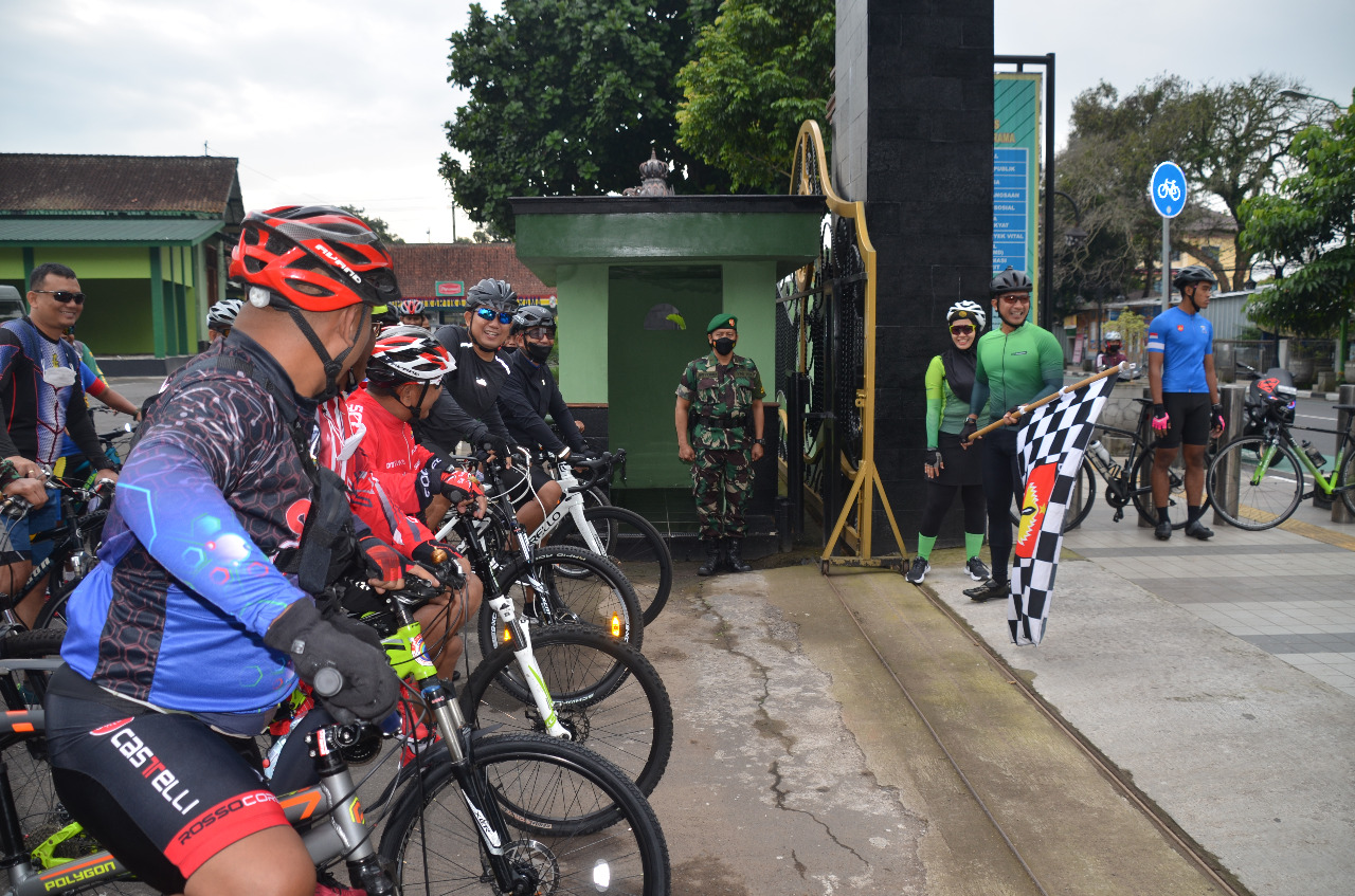Jumat Sehat, Danrem 073/Makutarama Ajak Prajurit Gowes Bersama